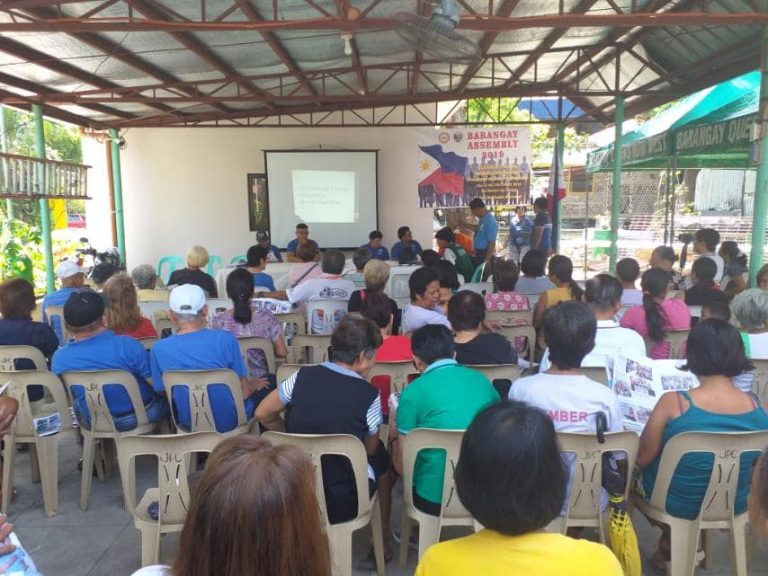 Barangay Assembly at Queen’s Row West na pinangungunahan ni Barangay ...