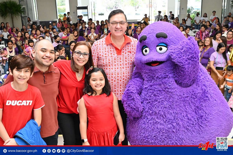 Mayor Strike B. Revilla Kasama Ang Kaniyang Pamilya, Nakisaya Sa Mga ...